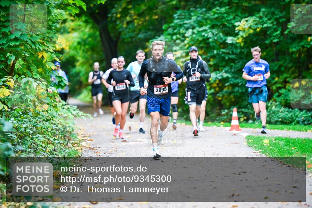 12.10.2025 - Bramfelder Halbmarathon 2025 Dr. Thomas Lammeyer http://msf.ph/oto/9345300 12.10.2025 10:15:05 Laufen 2636, 2895, 267 meine-sportfotos.de