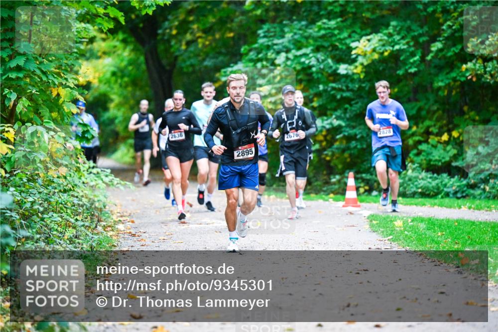 12.10.2025 - Bramfelder Halbmarathon 2025 Dr. Thomas Lammeyer http://msf.ph/oto/9345301 12.10.2025 10:15:05 Laufen 2636, 2895, 2676, 2828 meine-sportfotos.de
