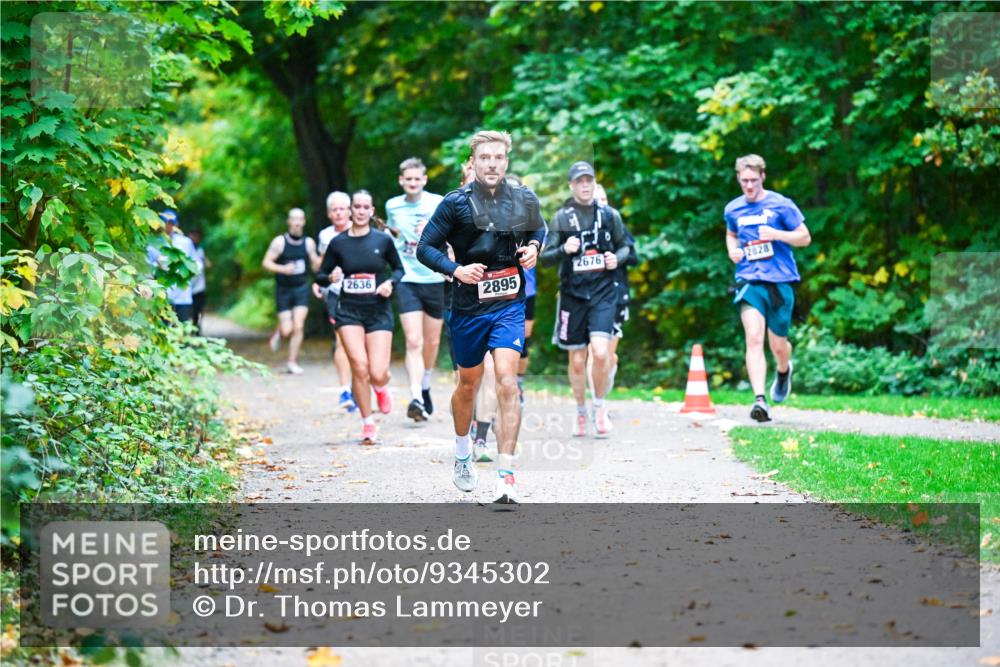 12.10.2025 - Bramfelder Halbmarathon 2025 Dr. Thomas Lammeyer http://msf.ph/oto/9345302 12.10.2025 10:15:05 Laufen 2636, 2676, 2895, 2828 meine-sportfotos.de