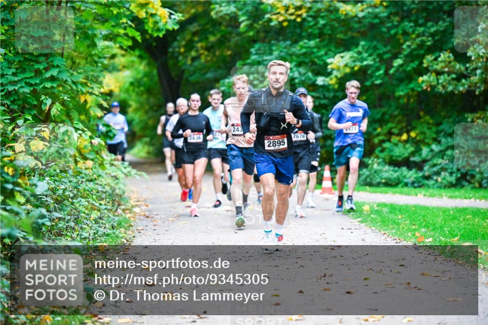 12.10.2025 - Bramfelder Halbmarathon 2025 Dr. Thomas Lammeyer http://msf.ph/oto/9345305 12.10.2025 10:15:06 Laufen 26, 36, 243, 2895, 2676, 828 meine-sportfotos.de