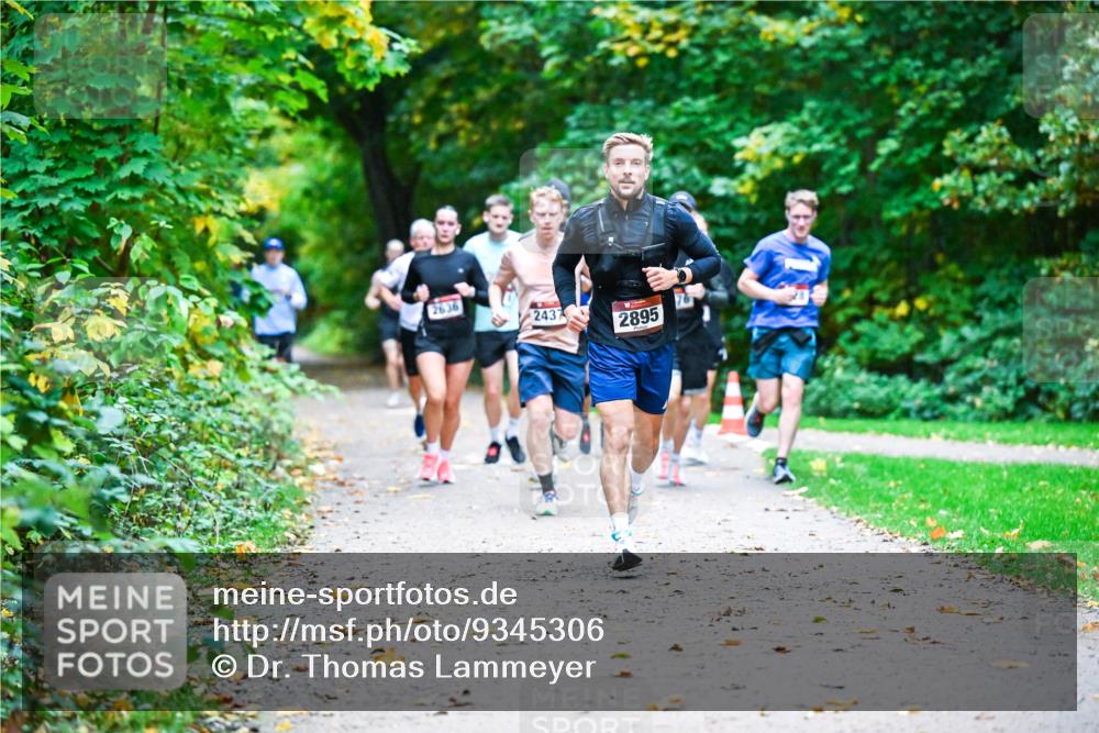 12.10.2025 - Bramfelder Halbmarathon 2025 Dr. Thomas Lammeyer http://msf.ph/oto/9345306 12.10.2025 10:15:06 Laufen 2636, 2437, 2895 meine-sportfotos.de