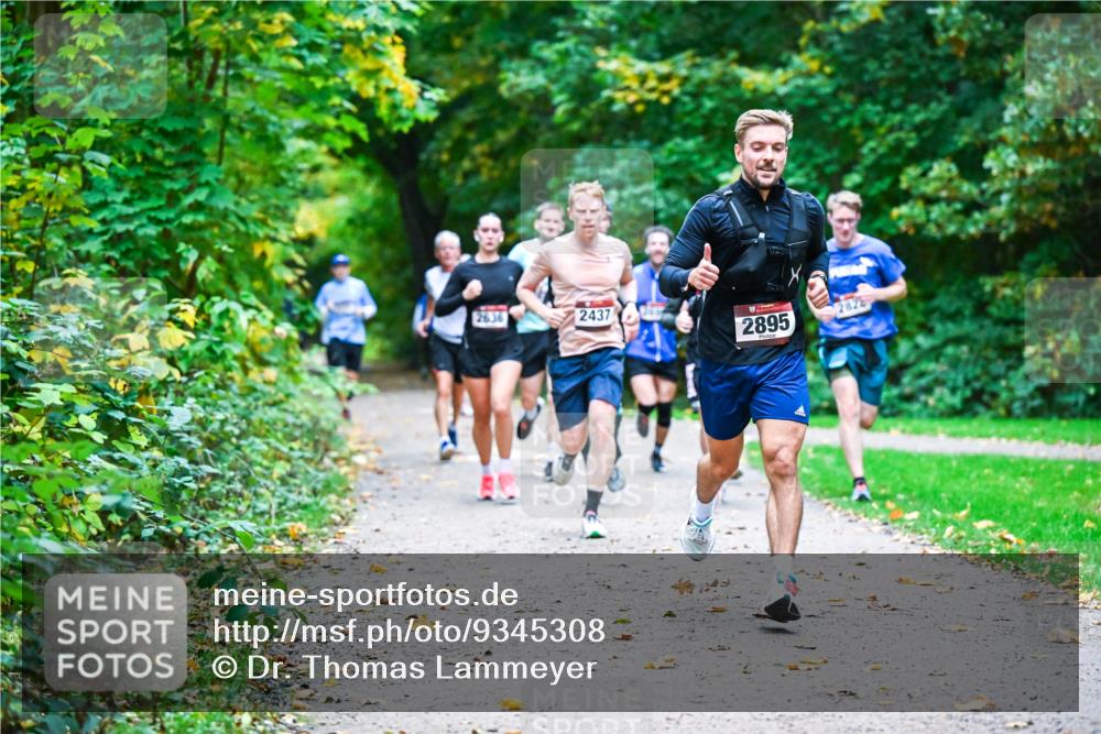 12.10.2025 - Bramfelder Halbmarathon 2025 Dr. Thomas Lammeyer http://msf.ph/oto/9345308 12.10.2025 10:15:07 Laufen 2636, 2437, 2895, 2828 meine-sportfotos.de