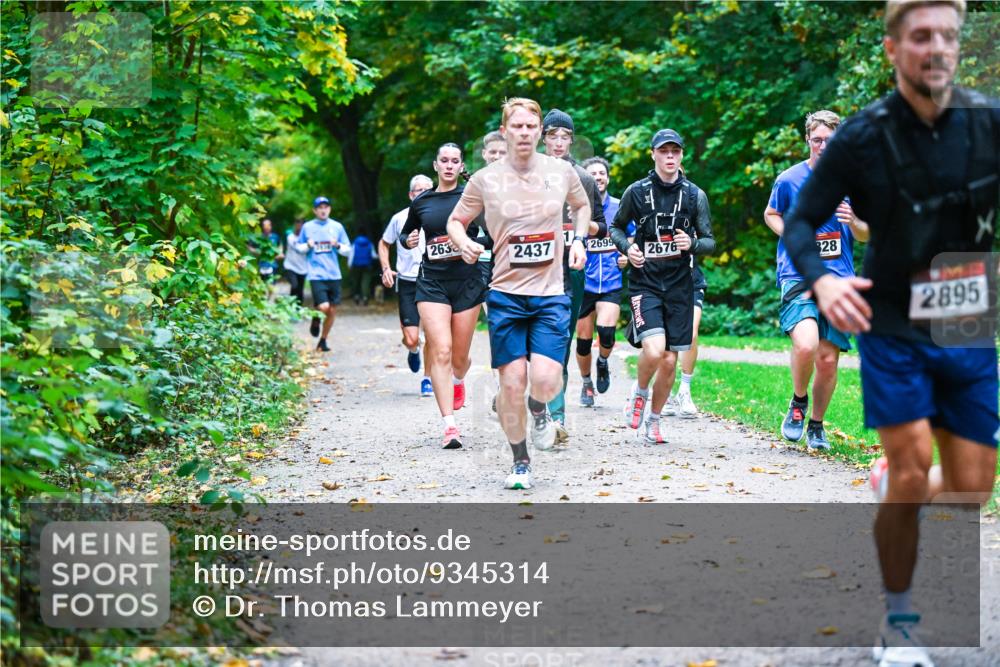 12.10.2025 - Bramfelder Halbmarathon 2025 Dr. Thomas Lammeyer http://msf.ph/oto/9345314 12.10.2025 10:15:09 Laufen 263, 2437, 2699, 2676, 828, 2895 meine-sportfotos.de