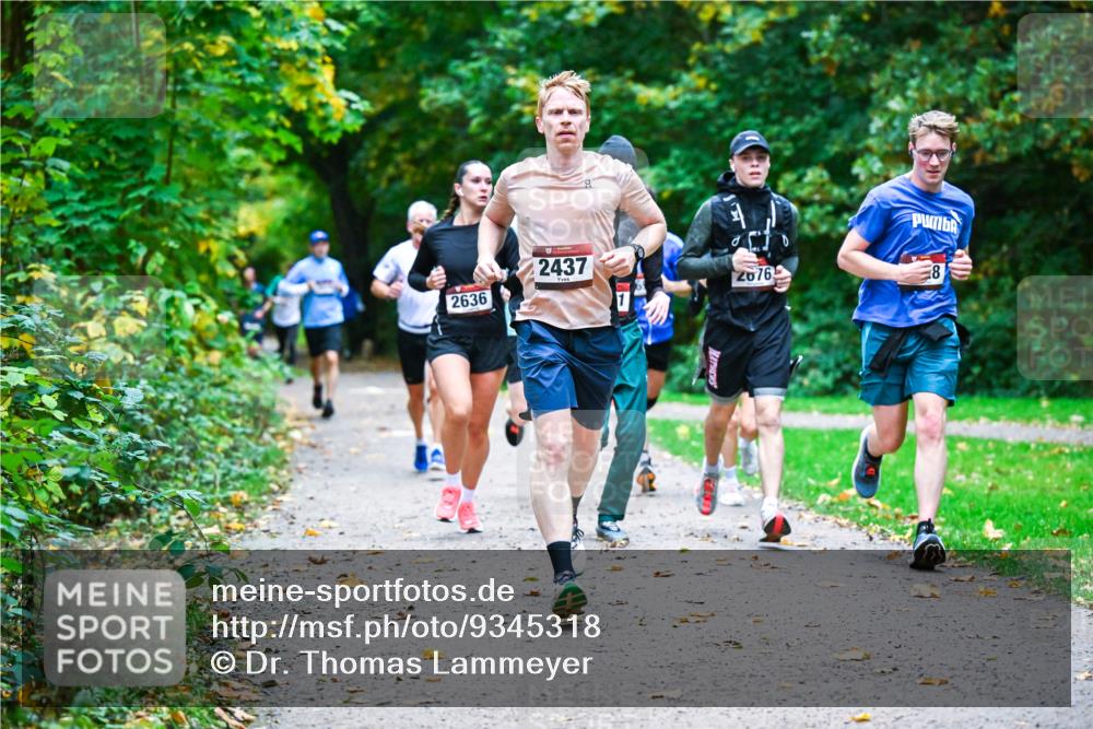 12.10.2025 - Bramfelder Halbmarathon 2025 Dr. Thomas Lammeyer http://msf.ph/oto/9345318 12.10.2025 10:15:09 Laufen 2636, 2437, 2676, 8 meine-sportfotos.de