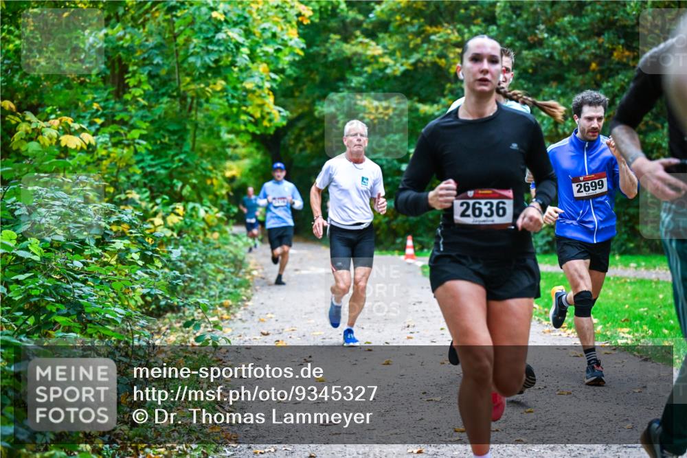 12.10.2025 - Bramfelder Halbmarathon 2025 Dr. Thomas Lammeyer http://msf.ph/oto/9345327 12.10.2025 10:15:11 Laufen 2699, 2636 meine-sportfotos.de