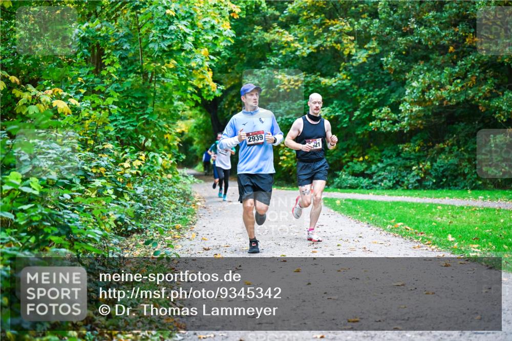 12.10.2025 - Bramfelder Halbmarathon 2025 Dr. Thomas Lammeyer http://msf.ph/oto/9345342 12.10.2025 10:15:14 Laufen 2939 meine-sportfotos.de