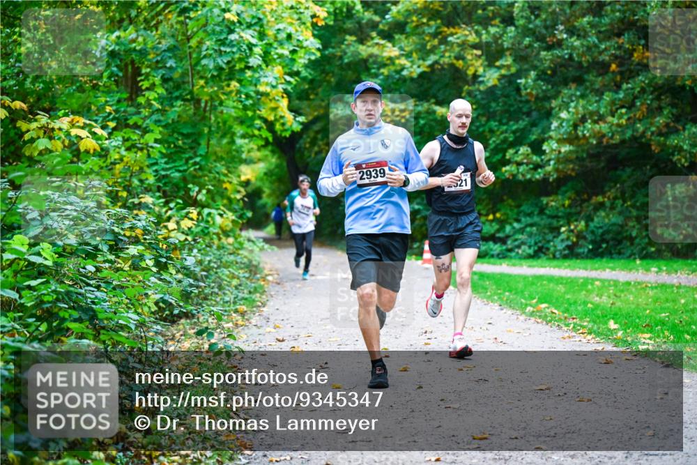 12.10.2025 - Bramfelder Halbmarathon 2025 Dr. Thomas Lammeyer http://msf.ph/oto/9345347 12.10.2025 10:15:15 Laufen 2939 meine-sportfotos.de