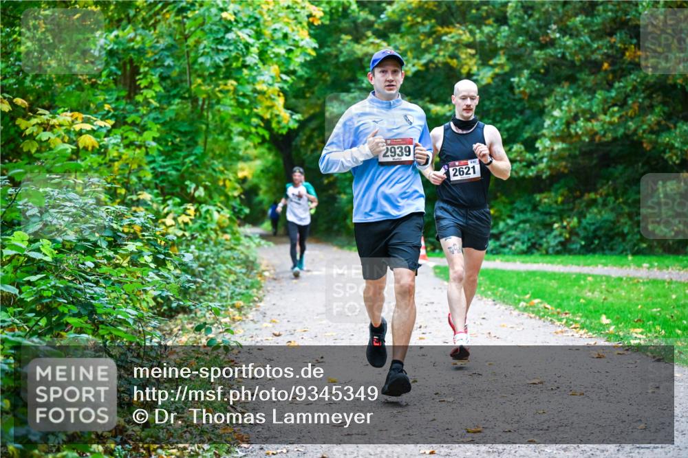 12.10.2025 - Bramfelder Halbmarathon 2025 Dr. Thomas Lammeyer http://msf.ph/oto/9345349 12.10.2025 10:15:15 Laufen 2939, 2621 meine-sportfotos.de
