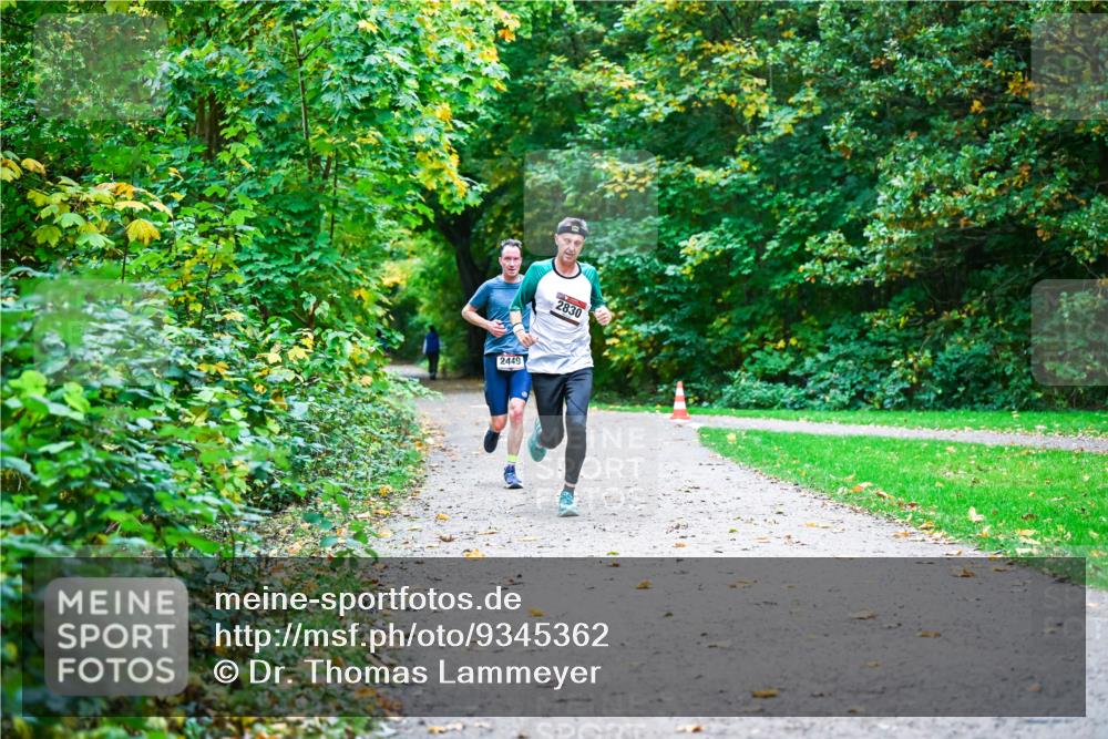 12.10.2025 - Bramfelder Halbmarathon 2025 Dr. Thomas Lammeyer http://msf.ph/oto/9345362 12.10.2025 10:15:18 Laufen 2449, 2830 meine-sportfotos.de