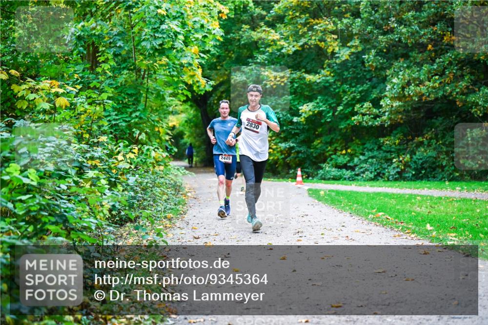 12.10.2025 - Bramfelder Halbmarathon 2025 Dr. Thomas Lammeyer http://msf.ph/oto/9345364 12.10.2025 10:15:18 Laufen 2449, 2830 meine-sportfotos.de