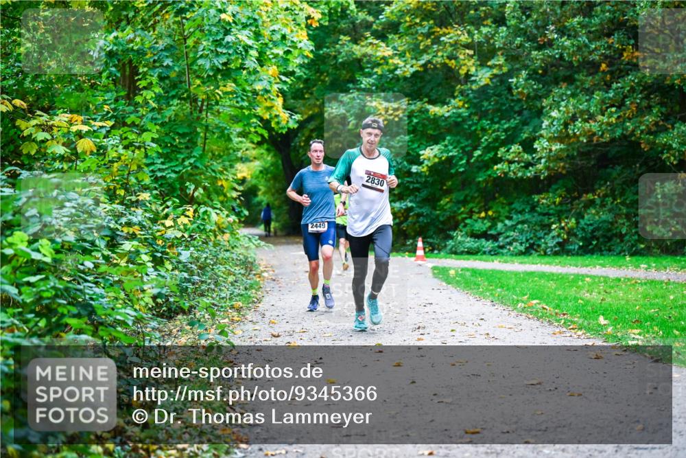 12.10.2025 - Bramfelder Halbmarathon 2025 Dr. Thomas Lammeyer http://msf.ph/oto/9345366 12.10.2025 10:15:18 Laufen 2449, 2830 meine-sportfotos.de