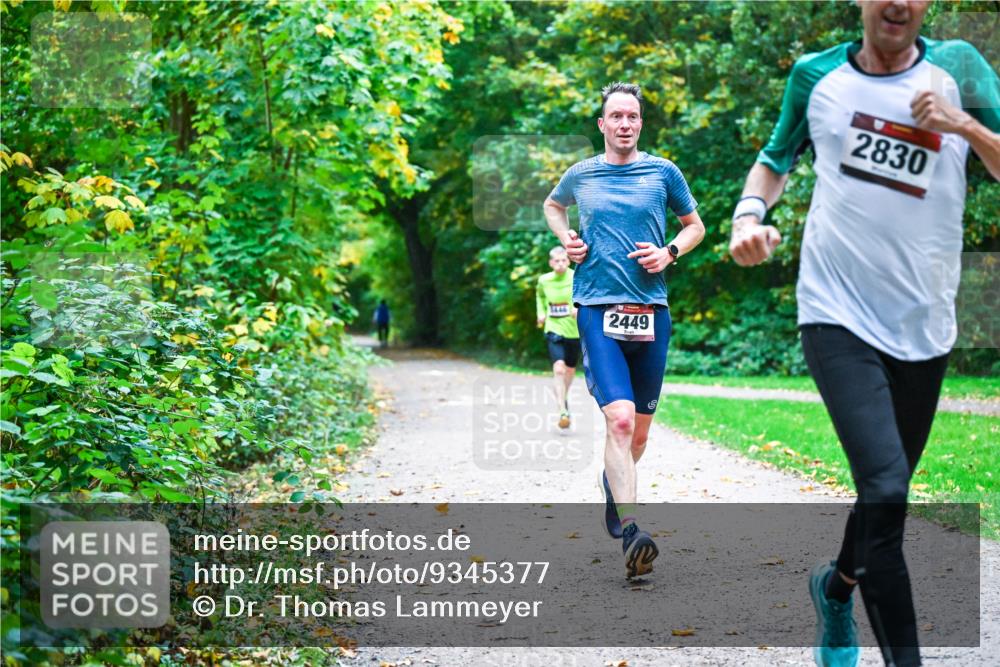 12.10.2025 - Bramfelder Halbmarathon 2025 Dr. Thomas Lammeyer http://msf.ph/oto/9345377 12.10.2025 10:15:20 Laufen 2449, 2830 meine-sportfotos.de