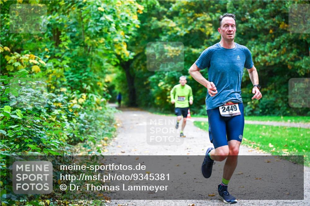 12.10.2025 - Bramfelder Halbmarathon 2025 Dr. Thomas Lammeyer http://msf.ph/oto/9345381 12.10.2025 10:15:21 Laufen 2449 meine-sportfotos.de