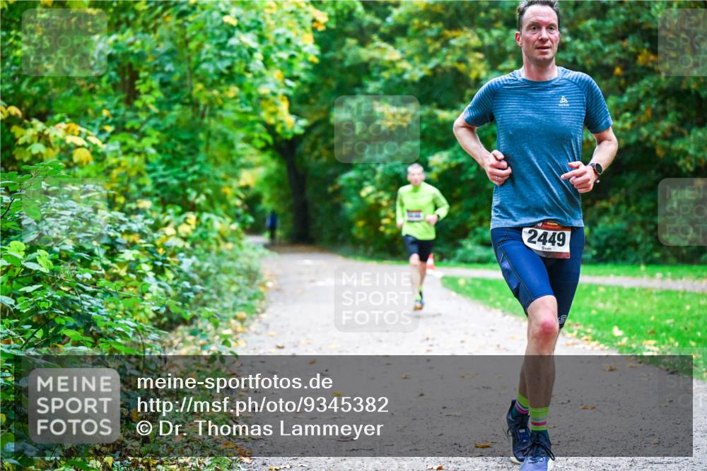 12.10.2025 - Bramfelder Halbmarathon 2025 Dr. Thomas Lammeyer http://msf.ph/oto/9345382 12.10.2025 10:15:21 Laufen 2449 meine-sportfotos.de
