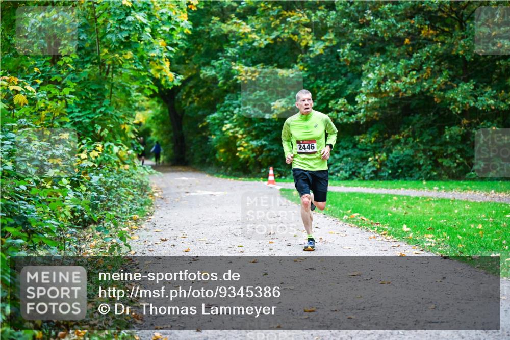 12.10.2025 - Bramfelder Halbmarathon 2025 Dr. Thomas Lammeyer http://msf.ph/oto/9345386 12.10.2025 10:15:22 Laufen 2446 meine-sportfotos.de
