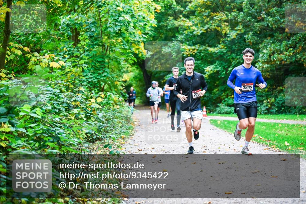 12.10.2025 - Bramfelder Halbmarathon 2025 Dr. Thomas Lammeyer http://msf.ph/oto/9345422 12.10.2025 10:15:45 Laufen 27, 2845 meine-sportfotos.de