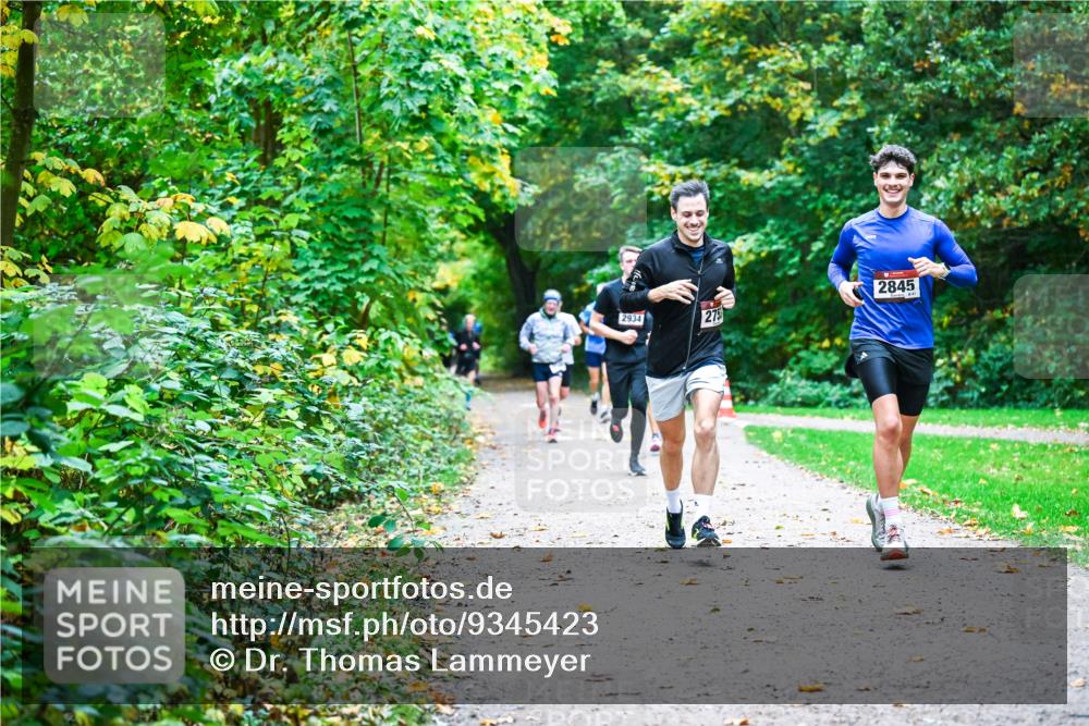 12.10.2025 - Bramfelder Halbmarathon 2025 Dr. Thomas Lammeyer http://msf.ph/oto/9345423 12.10.2025 10:15:46 Laufen 2934, 275, 2845 meine-sportfotos.de