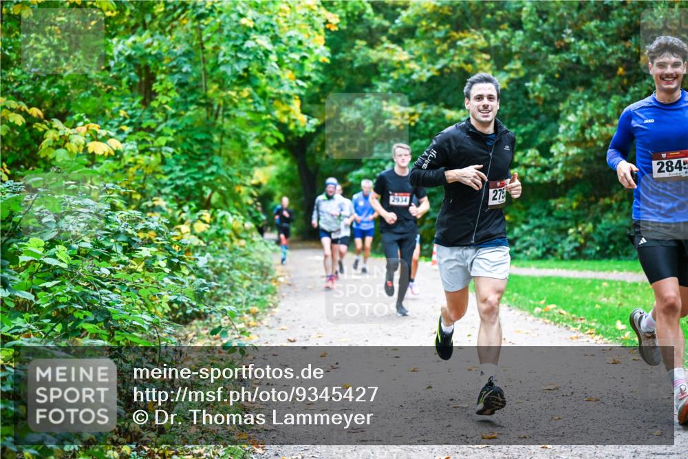 12.10.2025 - Bramfelder Halbmarathon 2025 Dr. Thomas Lammeyer http://msf.ph/oto/9345427 12.10.2025 10:15:46 Laufen 2934, 275, 2845 meine-sportfotos.de