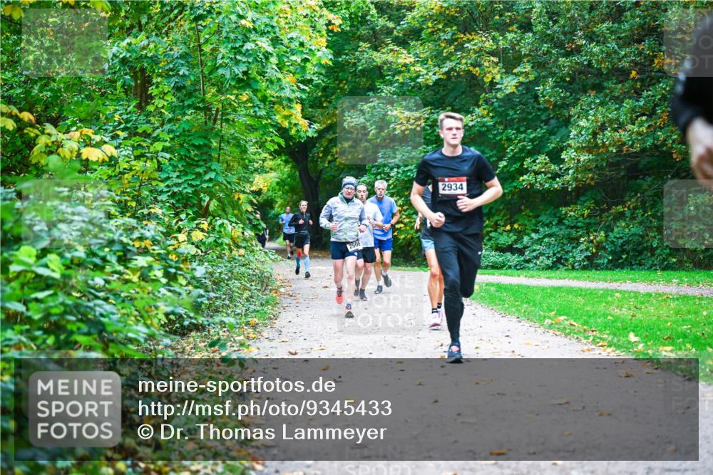 12.10.2025 - Bramfelder Halbmarathon 2025 Dr. Thomas Lammeyer http://msf.ph/oto/9345433 12.10.2025 10:15:47 Laufen 2500, 2934 meine-sportfotos.de