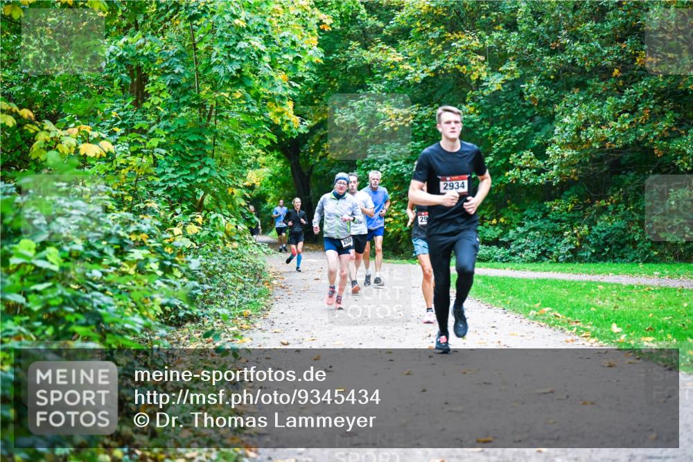 12.10.2025 - Bramfelder Halbmarathon 2025 Dr. Thomas Lammeyer http://msf.ph/oto/9345434 12.10.2025 10:15:48 Laufen 2500, 29, 2934 meine-sportfotos.de