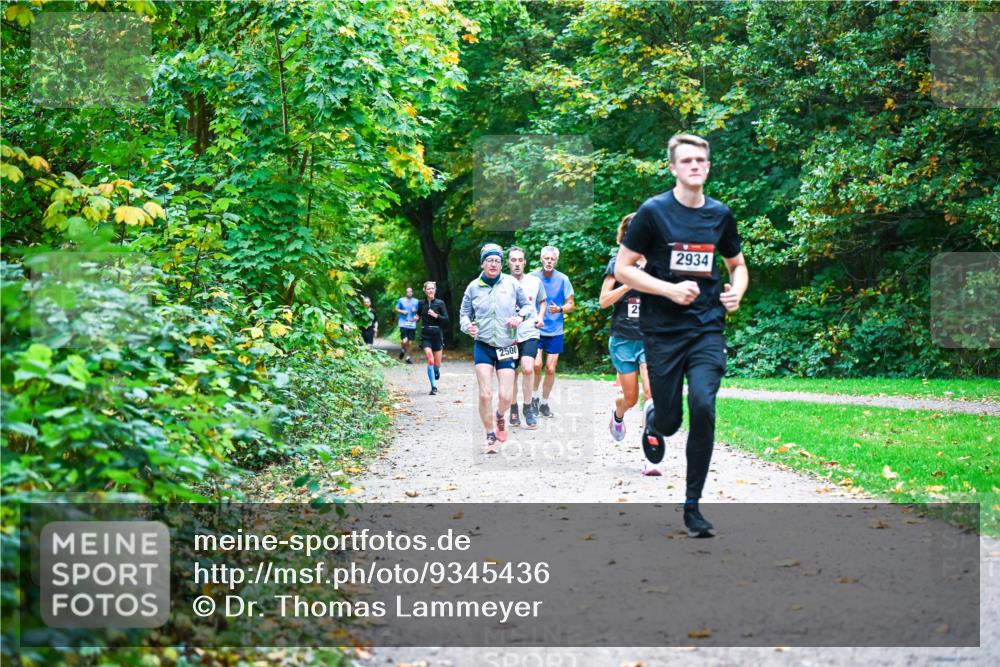 12.10.2025 - Bramfelder Halbmarathon 2025 Dr. Thomas Lammeyer http://msf.ph/oto/9345436 12.10.2025 10:15:48 Laufen 2500, 2, 2934 meine-sportfotos.de