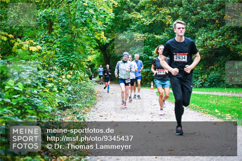 12.10.2025 - Bramfelder Halbmarathon 2025 Dr. Thomas Lammeyer http://msf.ph/oto/9345437 12.10.2025 10:15:48 Laufen 250, 2915, 2934 meine-sportfotos.de