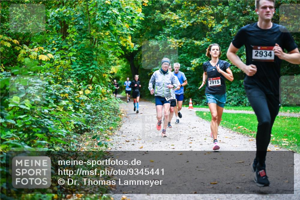 12.10.2025 - Bramfelder Halbmarathon 2025 Dr. Thomas Lammeyer http://msf.ph/oto/9345441 12.10.2025 10:15:49 Laufen 2500, 2915, 2934 meine-sportfotos.de