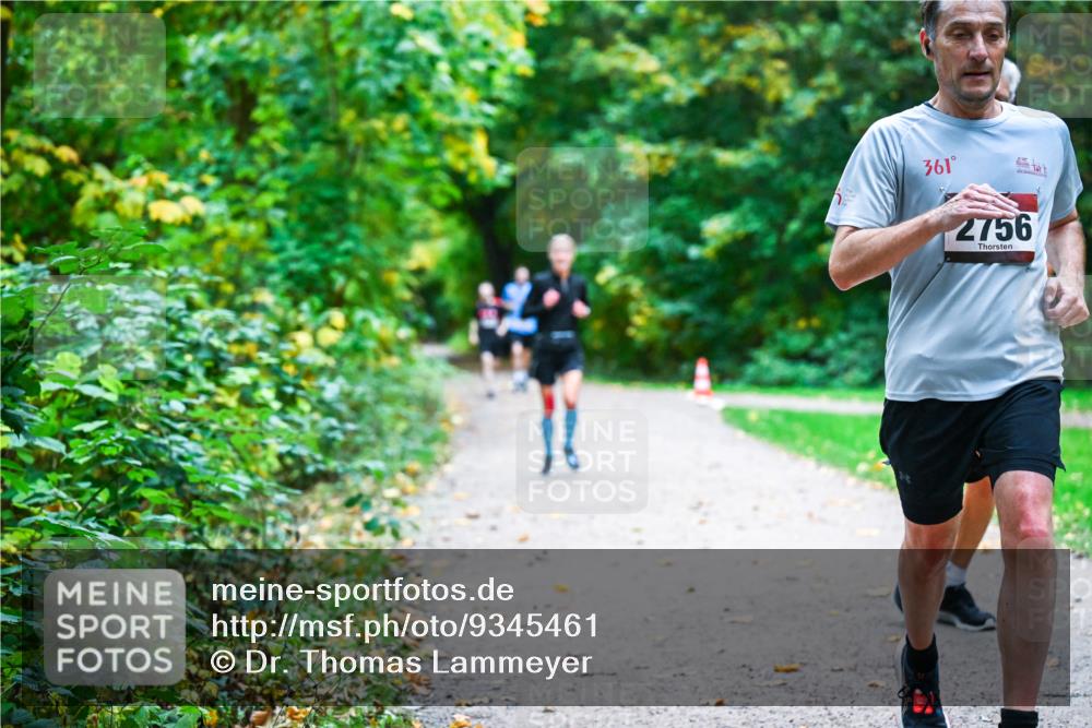 12.10.2025 - Bramfelder Halbmarathon 2025 Dr. Thomas Lammeyer http://msf.ph/oto/9345461 12.10.2025 10:15:52 Laufen 361, 2756 meine-sportfotos.de