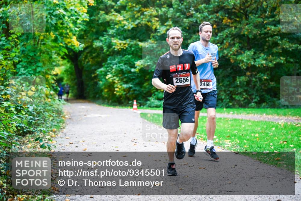 12.10.2025 - Bramfelder Halbmarathon 2025 Dr. Thomas Lammeyer http://msf.ph/oto/9345501 12.10.2025 10:16:00 Laufen 2656, 2465 meine-sportfotos.de
