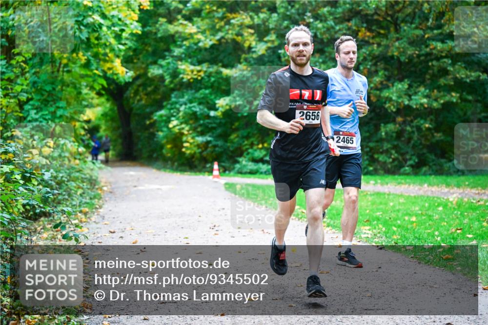 12.10.2025 - Bramfelder Halbmarathon 2025 Dr. Thomas Lammeyer http://msf.ph/oto/9345502 12.10.2025 10:16:00 Laufen 2656, 2465 meine-sportfotos.de