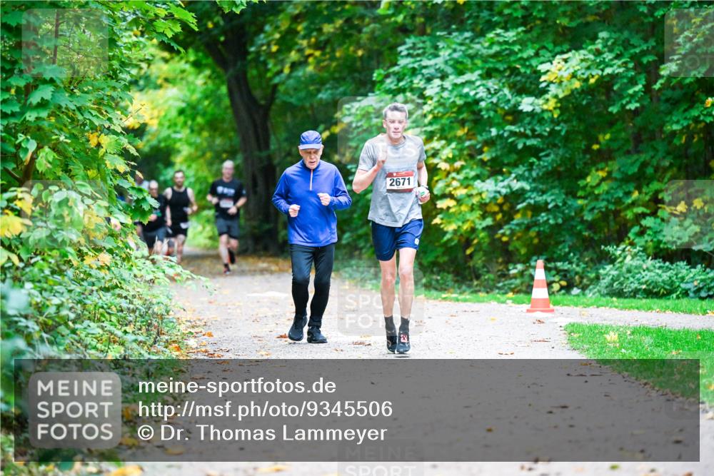12.10.2025 - Bramfelder Halbmarathon 2025 Dr. Thomas Lammeyer http://msf.ph/oto/9345506 12.10.2025 10:16:10 Laufen 2671 meine-sportfotos.de