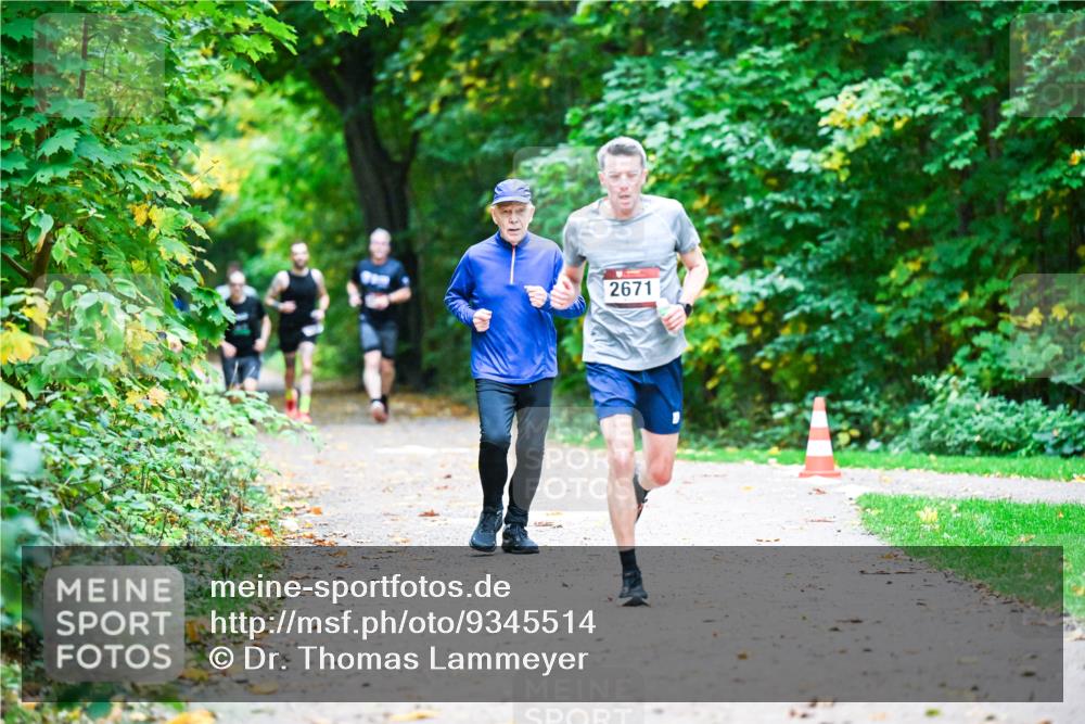 12.10.2025 - Bramfelder Halbmarathon 2025 Dr. Thomas Lammeyer http://msf.ph/oto/9345514 12.10.2025 10:16:12 Laufen 2671 meine-sportfotos.de