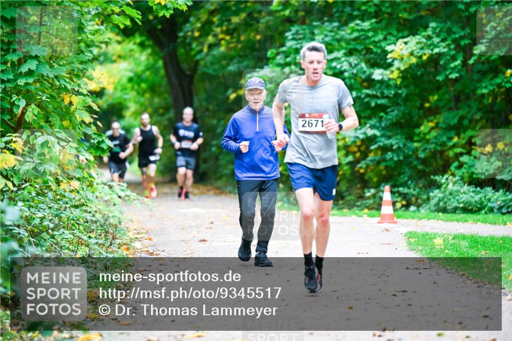 12.10.2025 - Bramfelder Halbmarathon 2025 Dr. Thomas Lammeyer http://msf.ph/oto/9345517 12.10.2025 10:16:12 Laufen 2671 meine-sportfotos.de