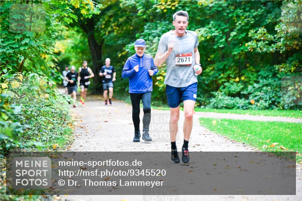 12.10.2025 - Bramfelder Halbmarathon 2025 Dr. Thomas Lammeyer http://msf.ph/oto/9345520 12.10.2025 10:16:13 Laufen 26, 2671 meine-sportfotos.de