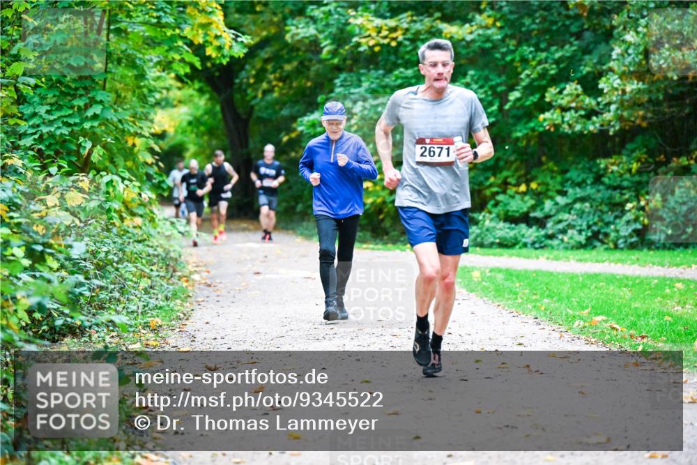 12.10.2025 - Bramfelder Halbmarathon 2025 Dr. Thomas Lammeyer http://msf.ph/oto/9345522 12.10.2025 10:16:14 Laufen 2671 meine-sportfotos.de