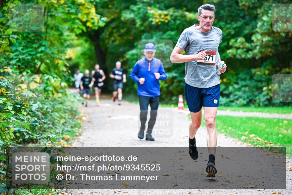 12.10.2025 - Bramfelder Halbmarathon 2025 Dr. Thomas Lammeyer http://msf.ph/oto/9345525 12.10.2025 10:16:14 Laufen 671 meine-sportfotos.de