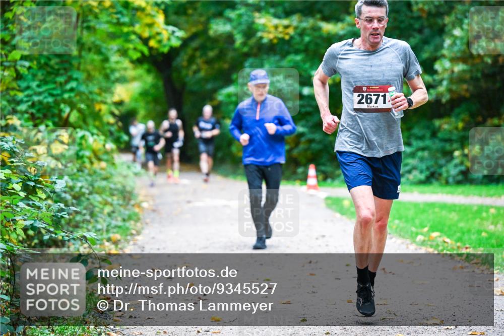 12.10.2025 - Bramfelder Halbmarathon 2025 Dr. Thomas Lammeyer http://msf.ph/oto/9345527 12.10.2025 10:16:14 Laufen 2671 meine-sportfotos.de