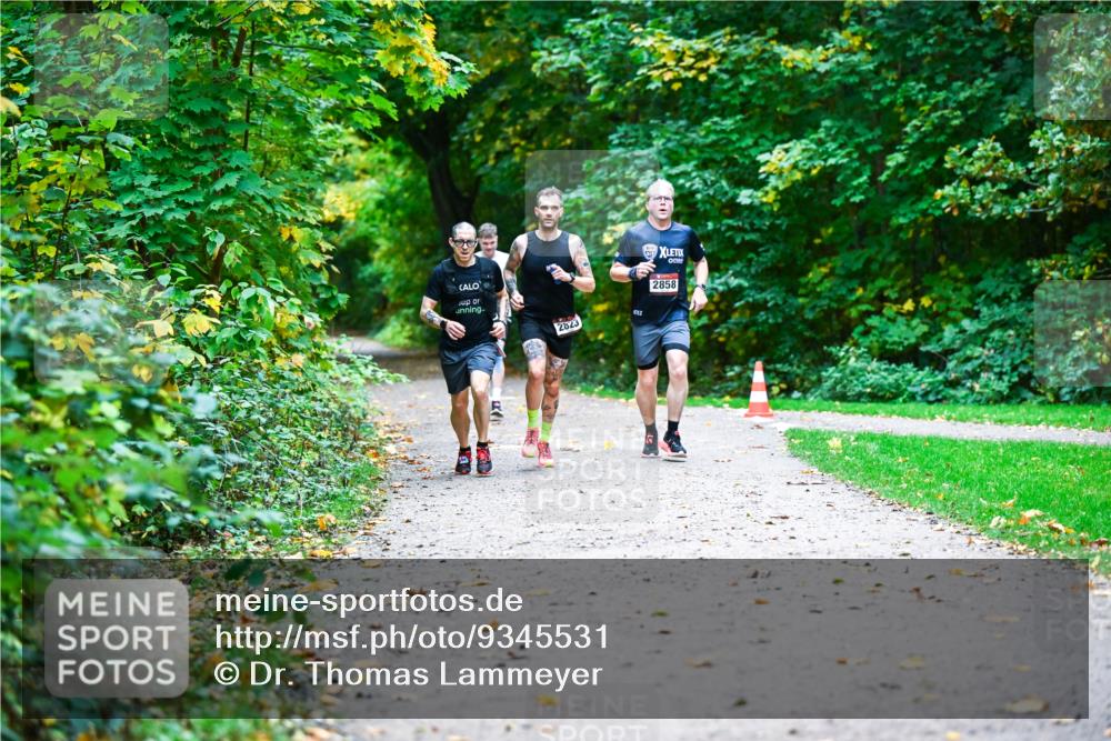 12.10.2025 - Bramfelder Halbmarathon 2025 Dr. Thomas Lammeyer http://msf.ph/oto/9345531 12.10.2025 10:16:19 Laufen 2823, 2858 meine-sportfotos.de