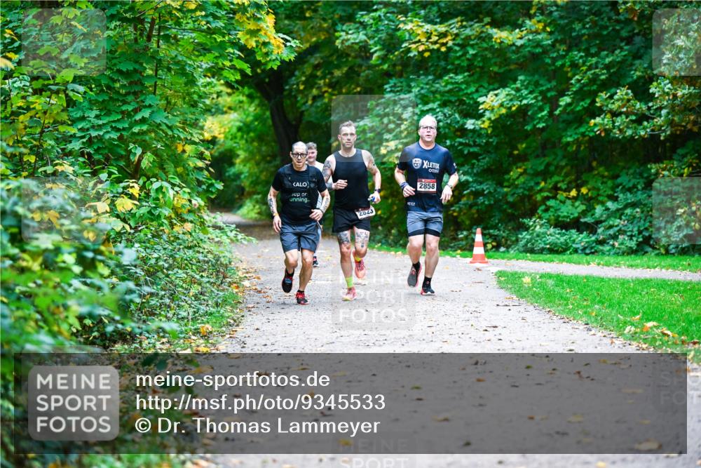 12.10.2025 - Bramfelder Halbmarathon 2025 Dr. Thomas Lammeyer http://msf.ph/oto/9345533 12.10.2025 10:16:19 Laufen 2823, 2858 meine-sportfotos.de