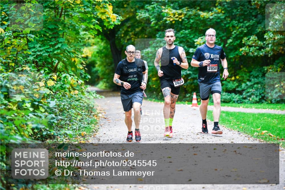 12.10.2025 - Bramfelder Halbmarathon 2025 Dr. Thomas Lammeyer http://msf.ph/oto/9345545 12.10.2025 10:16:21 Laufen 2823, 2858 meine-sportfotos.de