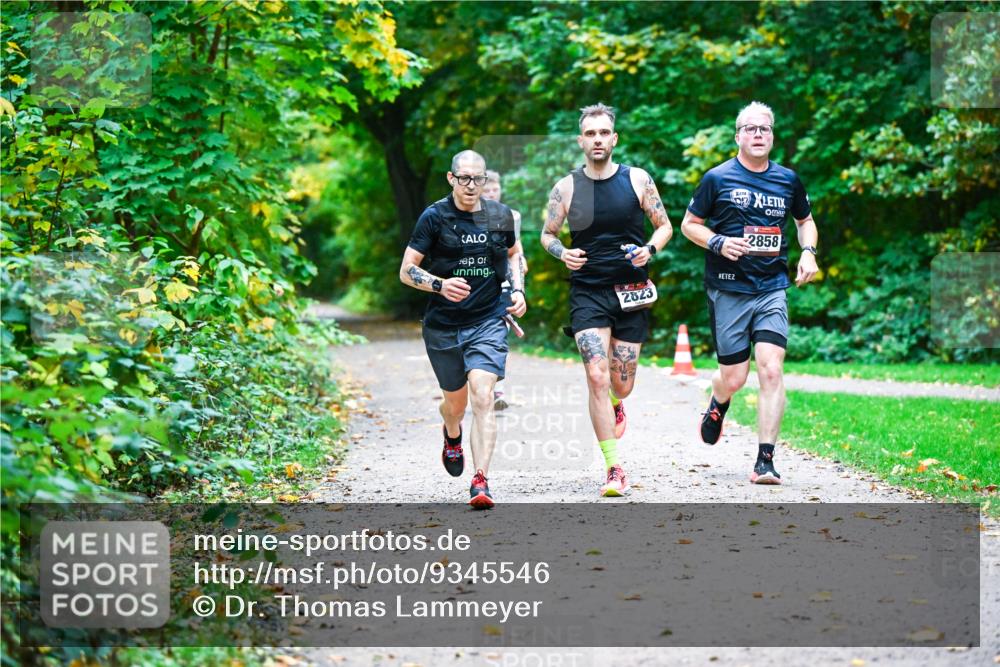 12.10.2025 - Bramfelder Halbmarathon 2025 Dr. Thomas Lammeyer http://msf.ph/oto/9345546 12.10.2025 10:16:21 Laufen 2823, 2858 meine-sportfotos.de