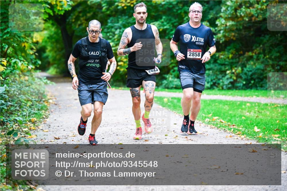 12.10.2025 - Bramfelder Halbmarathon 2025 Dr. Thomas Lammeyer http://msf.ph/oto/9345548 12.10.2025 10:16:22 Laufen 2823, 13, 2858 meine-sportfotos.de