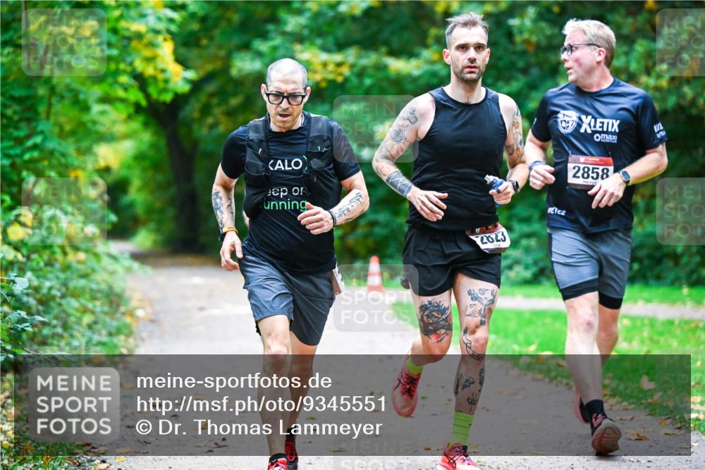 12.10.2025 - Bramfelder Halbmarathon 2025 Dr. Thomas Lammeyer http://msf.ph/oto/9345551 12.10.2025 10:16:23 Laufen 2858, 2823 meine-sportfotos.de