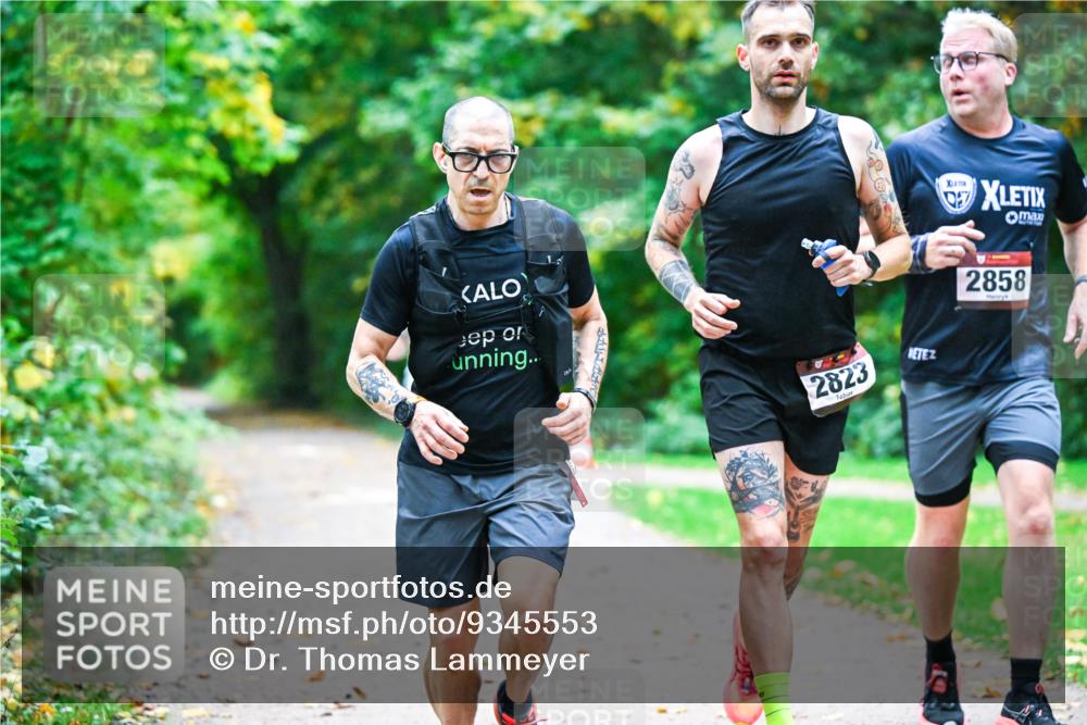 12.10.2025 - Bramfelder Halbmarathon 2025 Dr. Thomas Lammeyer http://msf.ph/oto/9345553 12.10.2025 10:16:23 Laufen 2823, 1, 2858, 14 meine-sportfotos.de