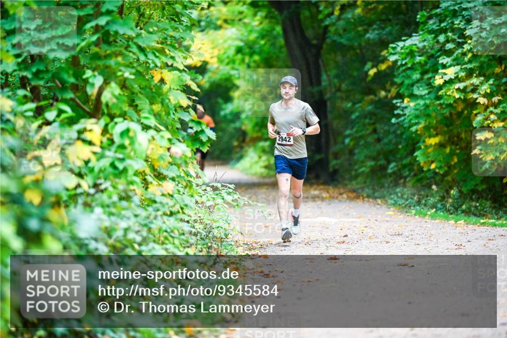 12.10.2025 - Bramfelder Halbmarathon 2025 Dr. Thomas Lammeyer http://msf.ph/oto/9345584 12.10.2025 10:16:39 Laufen 2942 meine-sportfotos.de