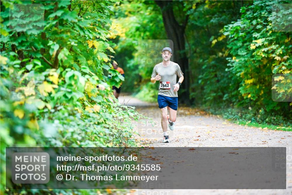 12.10.2025 - Bramfelder Halbmarathon 2025 Dr. Thomas Lammeyer http://msf.ph/oto/9345585 12.10.2025 10:16:39 Laufen 2942 meine-sportfotos.de
