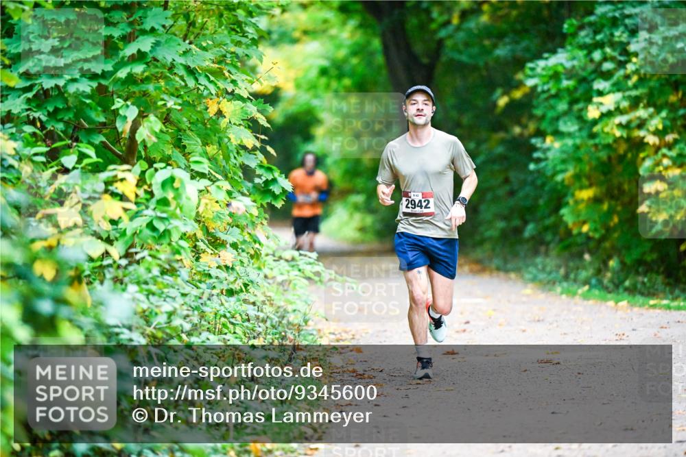 12.10.2025 - Bramfelder Halbmarathon 2025 Dr. Thomas Lammeyer http://msf.ph/oto/9345600 12.10.2025 10:16:41 Laufen 2942 meine-sportfotos.de