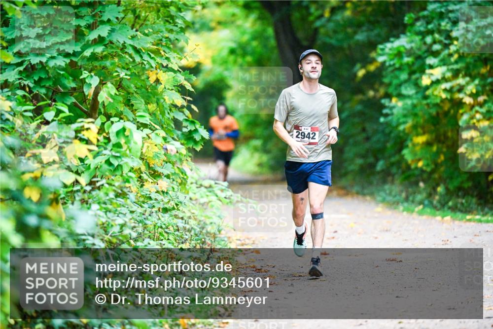 12.10.2025 - Bramfelder Halbmarathon 2025 Dr. Thomas Lammeyer http://msf.ph/oto/9345601 12.10.2025 10:16:41 Laufen 2942 meine-sportfotos.de