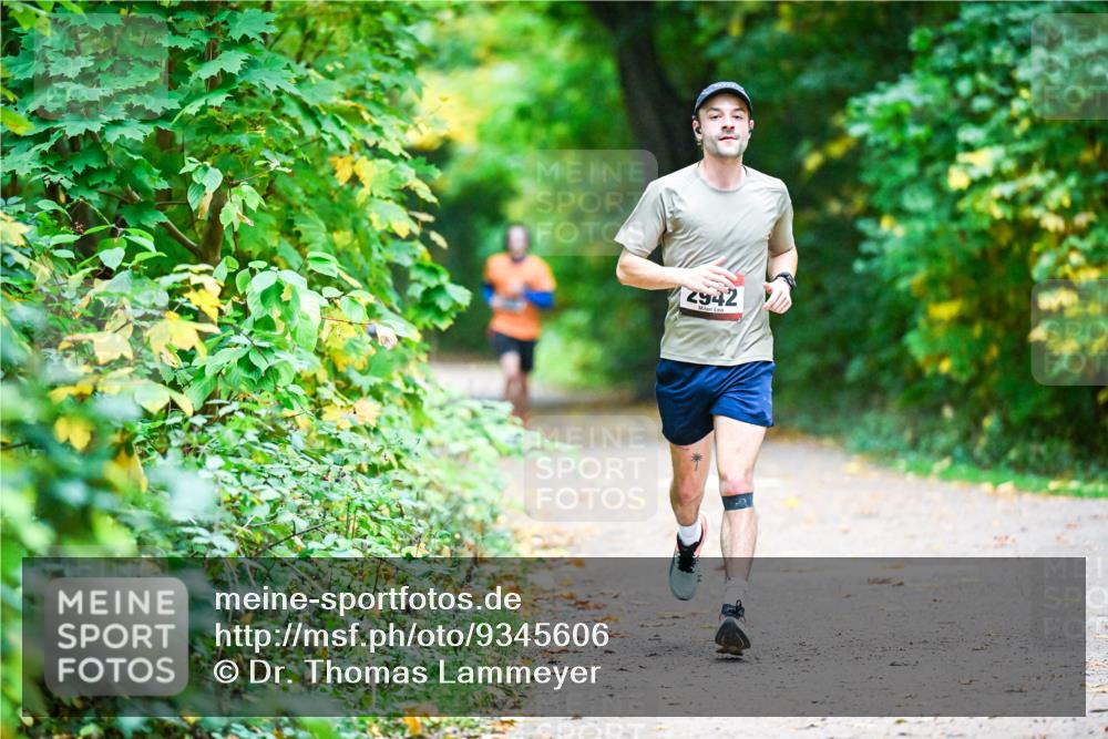 12.10.2025 - Bramfelder Halbmarathon 2025 Dr. Thomas Lammeyer http://msf.ph/oto/9345606 12.10.2025 10:16:42 Laufen 2942 meine-sportfotos.de