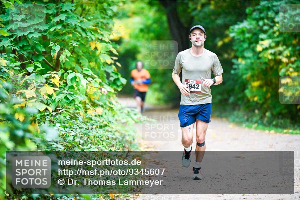 12.10.2025 - Bramfelder Halbmarathon 2025 Dr. Thomas Lammeyer http://msf.ph/oto/9345607 12.10.2025 10:16:42 Laufen 62, 2942 meine-sportfotos.de